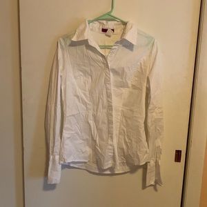 White button down shirt size xl fits like a large